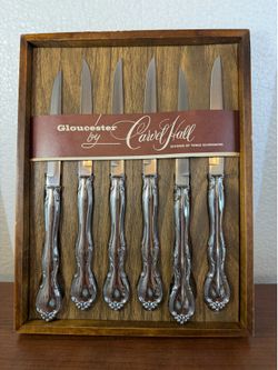 Set of 6 vintage Carvel Hall steak knives by Towle Mfg, made of stainless steel