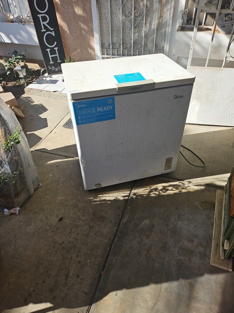 Midea Chest Freezer