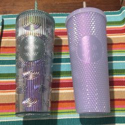 Starbucks cups with lids and straws
