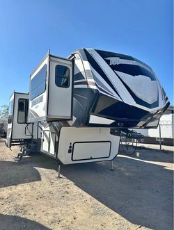 2018 Grand Design Momentum