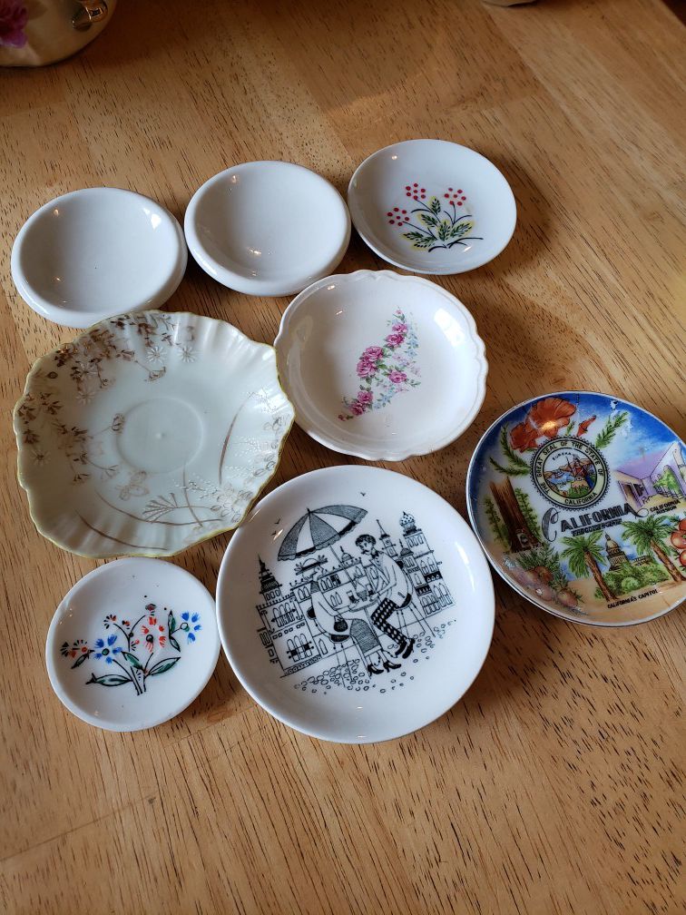 8 Decorative Tea Plates