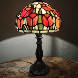 Beautiful Vintage Tiffany Style Lamp