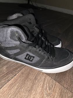 Used great condition Mens size 10.5 DC shoes