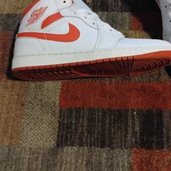 Jordan 1 Mid