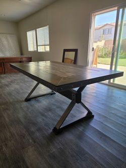 Free table 2463 E Derby Ln Ontario