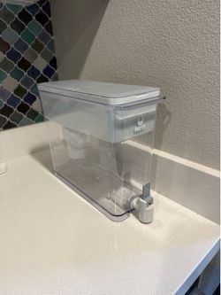 Brita Filter + (4) new filters