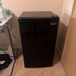 Cold Mini Fridge 