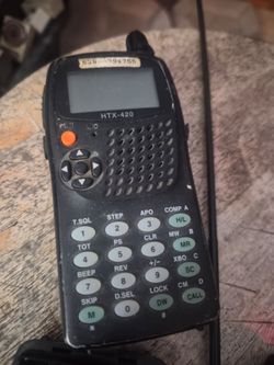 Radio Shack HTX-420 Handheld Ham Radio