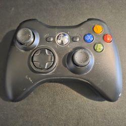 black Microsoft Xbox 360 wireless controller