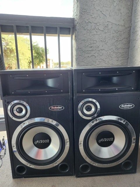 2 Black Audioline '2002 Speakers