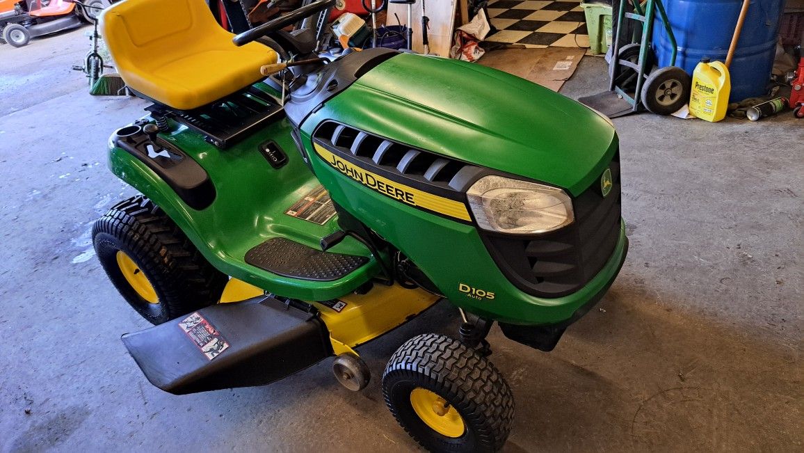 For Sale: 2014 John Deere D105 has with 42 Deck has 254hrs - Main Image