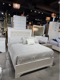 4PC Queen Bedroom Set w/ LED Lights
