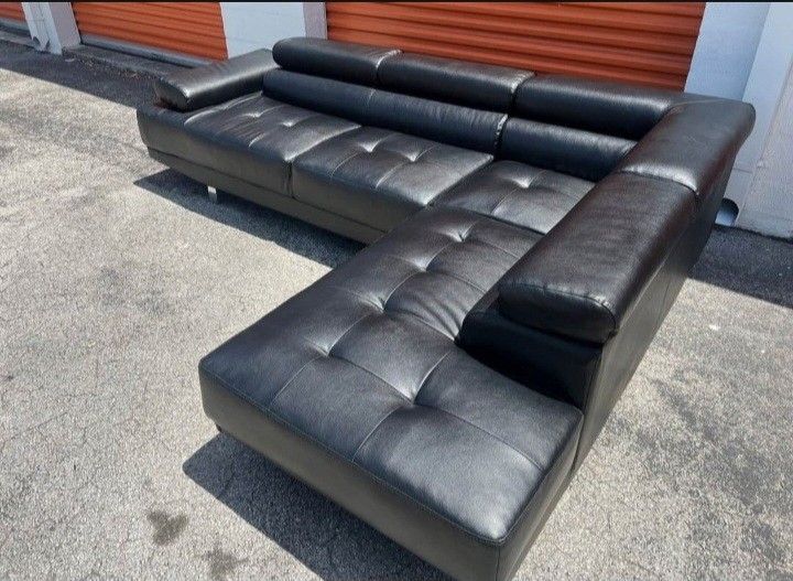 SECTIONAL COUCH π