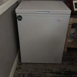 INSIGNIA 5.0 FT CHEST FREEZER