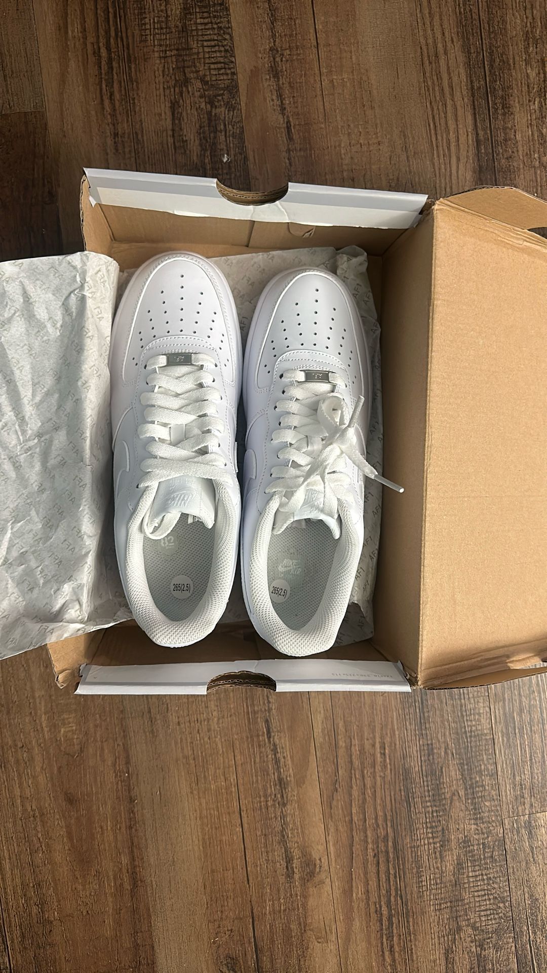 BRAND NEW AIRFORCE 1s (US 8.5)