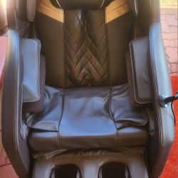 Mazz Massage 💺chair  Available If Posted