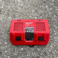 M18 18-Volt Lithium-Ion Dual Bay Rapid Battery Charger