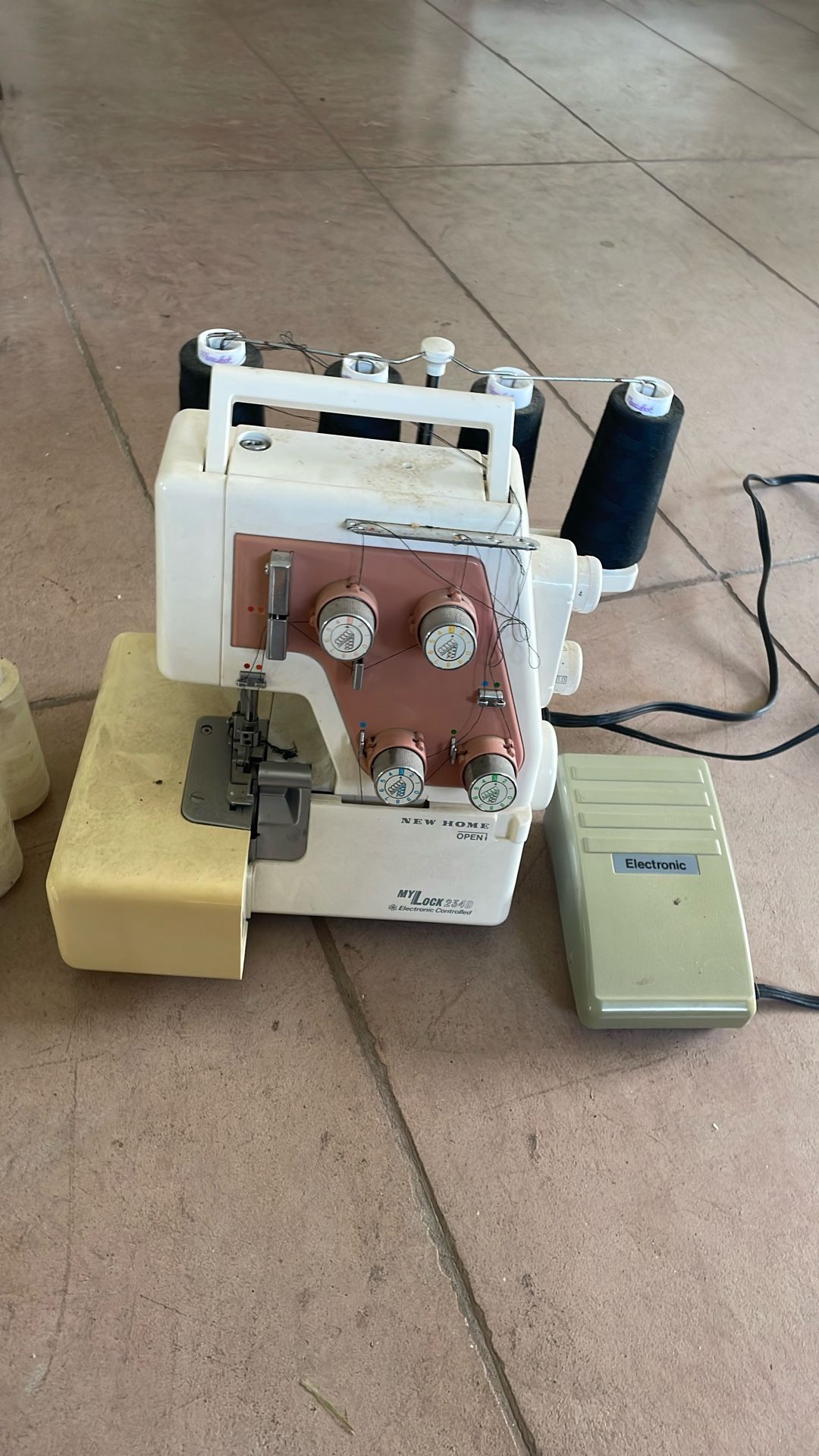 Sewing Machine / Serger