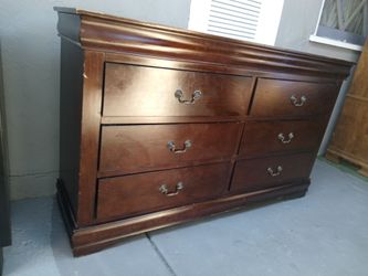 Brown Dresser 6 drawers