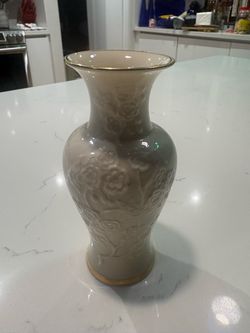 LENOX Ivory 6-1/2” MING BLOSSOM VASE Hand Decorated 24K Gold Trim LENOX USA