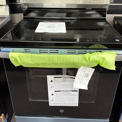 Stove, GE 30 In. New !4 Burner Electric Range Stainless Steel