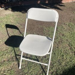 FOLDING CHAIRS 