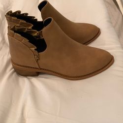 Cute Boots Size 7