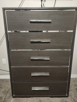 5-Drawer Dresser with Chrome Handles