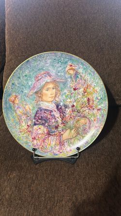 Flower girl plate without the stand