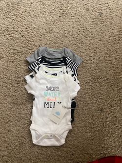 4 newborn baby onesies brand new