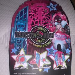 Monster High Catty Noir Hauntlywood Mysteries Doll