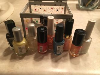 Hearts Carrying Case - includes 9 Nail Polish Bottles!