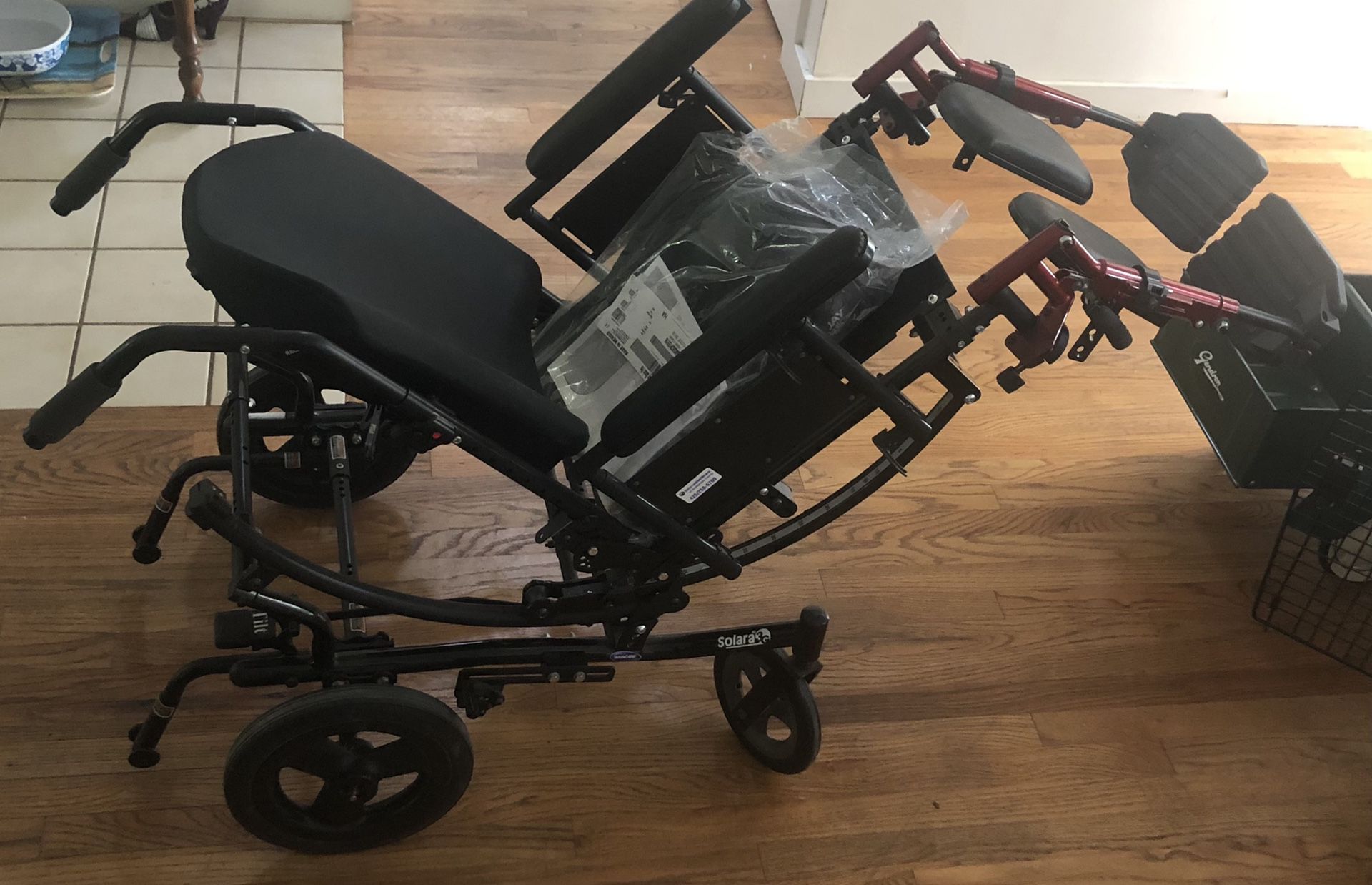 Invacare Solara 3G Tilt-in-Space Wheelchair Nursing Home Hospice Elderly Care Healthcare New