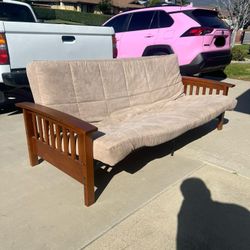 Stylish Couch/Bed 