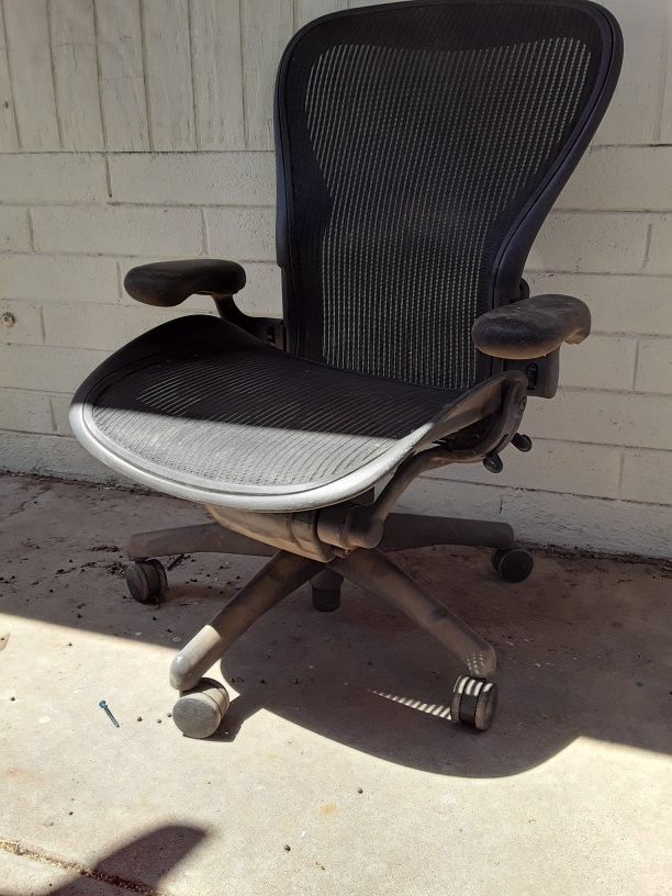 Herman Miller aeron chair $100