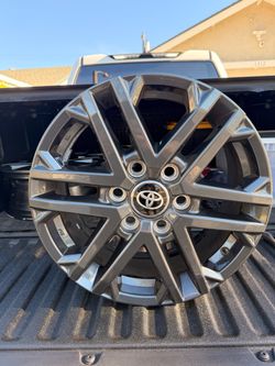 2025 Toyota Tundra OEM wheels 18x8