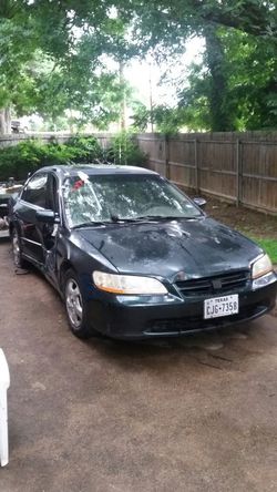 TOTALED HONDA GOOD MOTOR AND TRANSMISSION