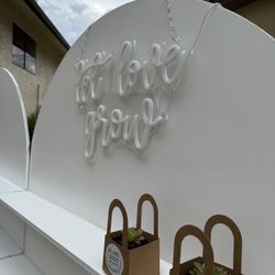 Two Treat Wall White 