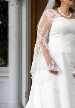 Beautiful wedding dress size 18
