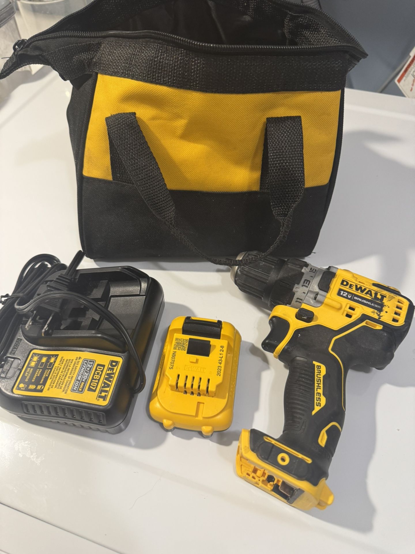 DEWALT XTREME 12-volt 3/8-in Keyless Brushless Cordless Drill with 1 battery, charger and bag 2024