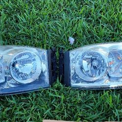 2007 Dodge ram 1500 Headlights 