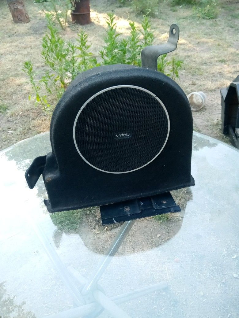Rockford Fosgate P1 in Subwoofer And A Factory Sealed Box