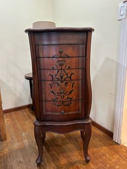 Wood antique jewelry box.