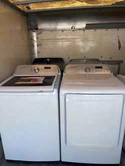 BRAND NEW SAMSUNG WASHER AND DRYER. SET.