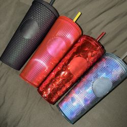 Set of 4 Starbucks cups 