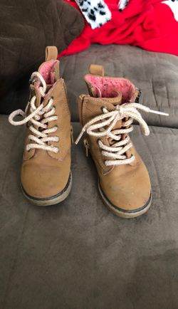 Girls boots