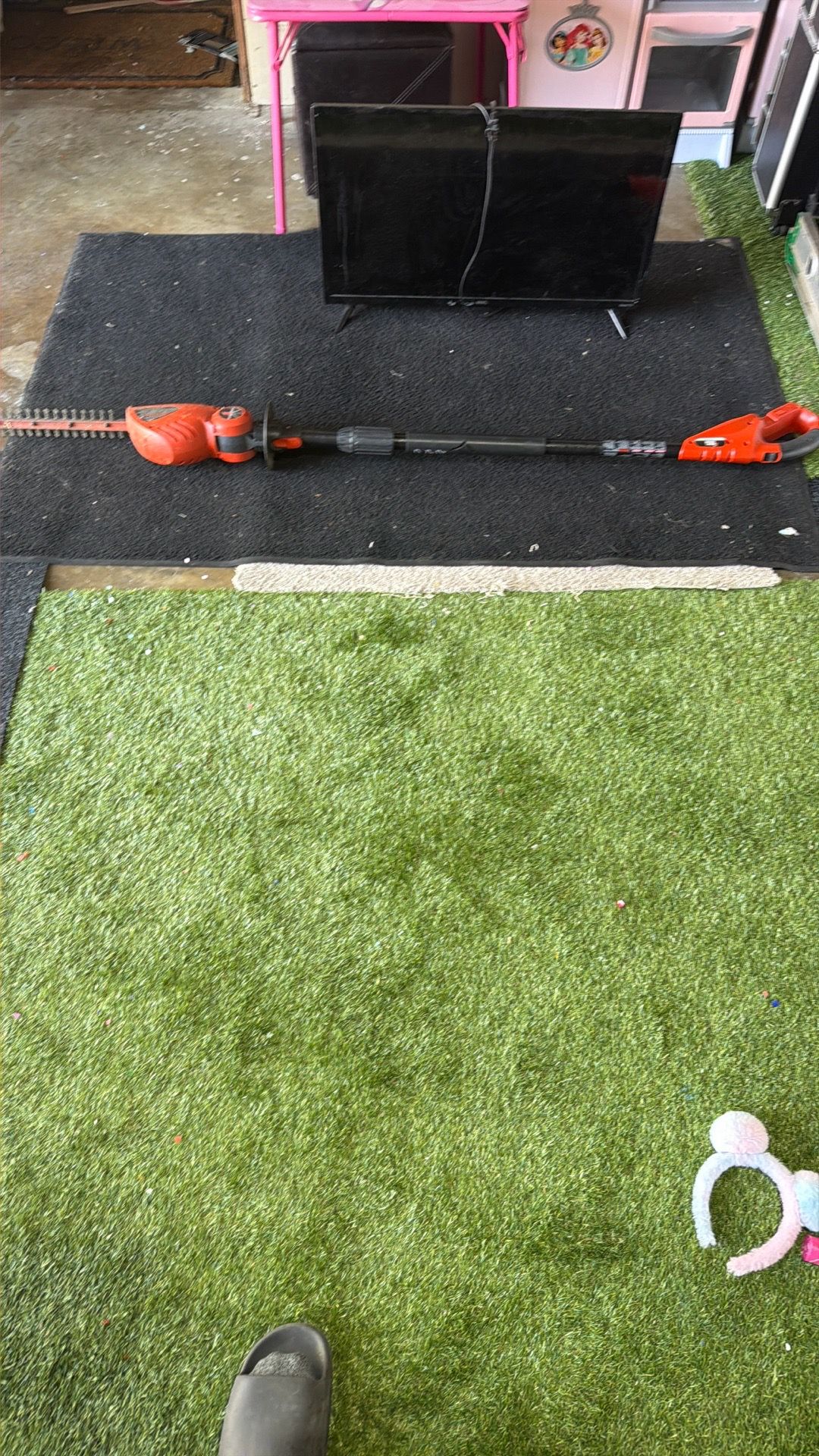 Black decker hedge cutter come with batter