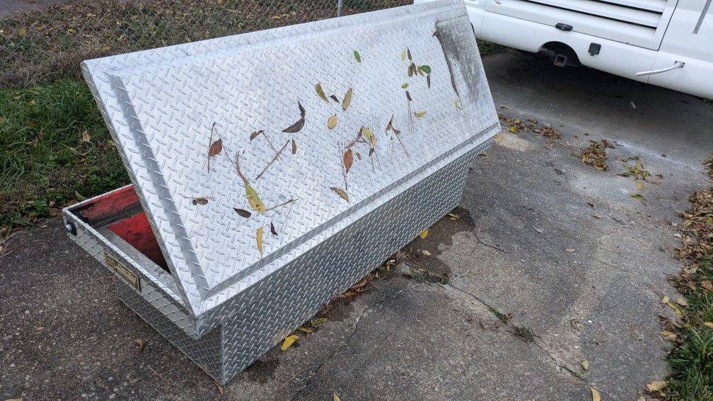 Crossover Truck Tool Box