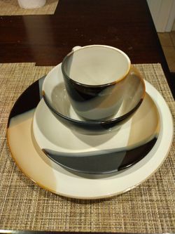Gourmet Basics By Mikasa Dinnerware/ Dish/ Plates Set