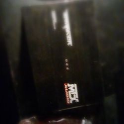 Two 12-in Kickers In The Single Cab Chevy Box Custom